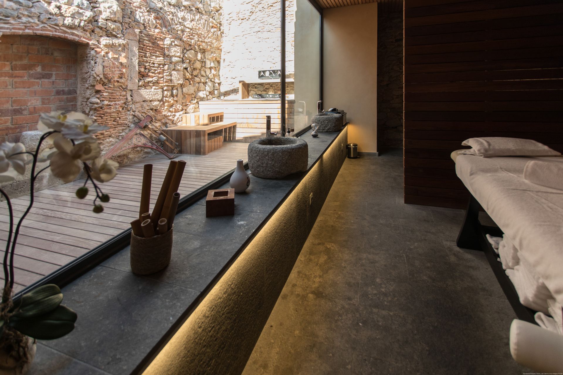 Interior de Aqva, banys romans.